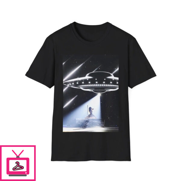 Taylor Swift’s Alien Abduction Shirt