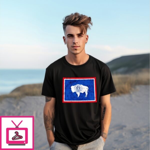 Wyoming Distressed State Flag Vintage T-Shirt