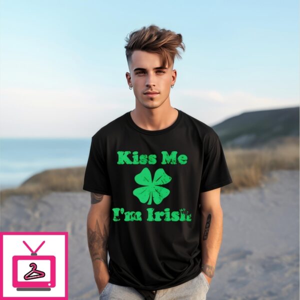 Kiss Me I’M Irish Christmas T-Shirt