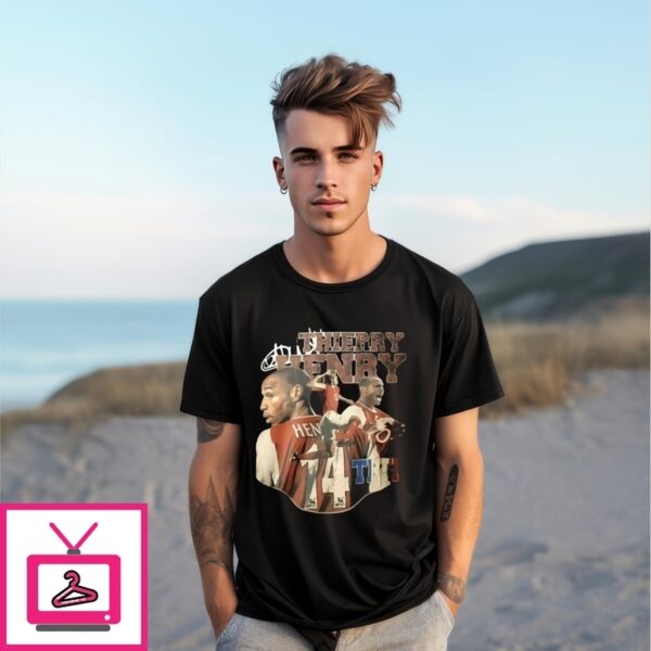 Rafael Leao Wearing Arsenal Legend Thierry Henry T-Shirt