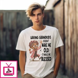 Woman Having Grandkid Doesn’T Make Me Old It Makes Me Blessed T-Shirt