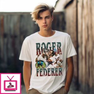 Roger Federer Tennis With Trophy  Wimbledon Vintage T-Shirt