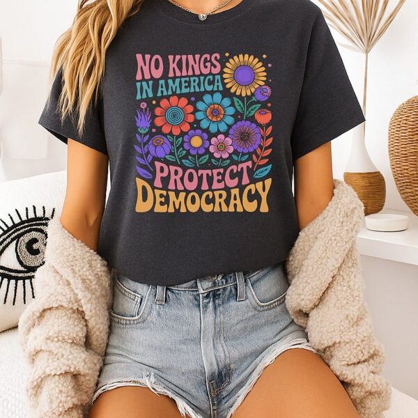 No King In American Protect Democracy T-Shirt