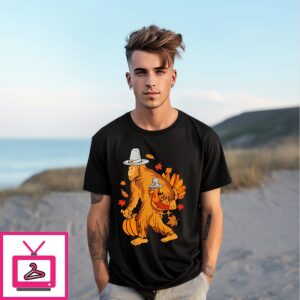 Bigfoot Pilgrim Turkey Pumpkin Sasquatch Thanksgiving T-Shirt