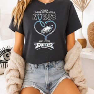 Never Underestimate A Nurse Who Understands Football And Loves Philadelphia Eagles Heart T-Shirt