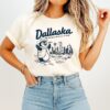 Dallaska 2026 Ice And Texas Don’t Mix Ya Heart Penguin Minnesota Skyline T-Shirt