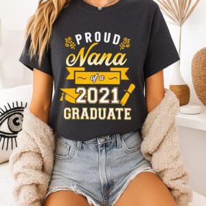 Awesome Proud Nana Of A 2021 Graduate T-Shirt