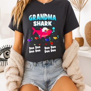 Grandma Shark Doo Doo Doo Doo Doo Doo T-Shirt