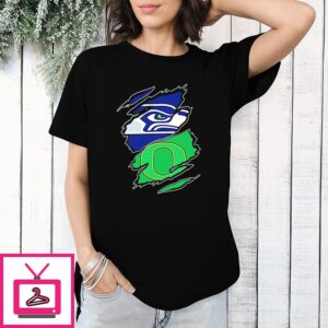 Seattle Seahawks And Oregon Ducks Two Teams One Heart Scratch T-Shirt