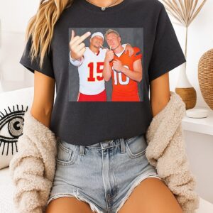 Bo Nix And Patrick Mahomes Smoking Middle Finger T-Shirt