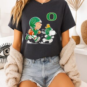 Oregon Ducks X Charlie Brown Woodstock And Snoopy Football Running T-Shirt
