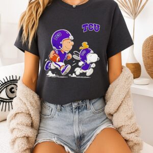 Tcu Horned Frogs X Charlie Brown Woodstock And Snoopy Football Running NCAA T-Shirt